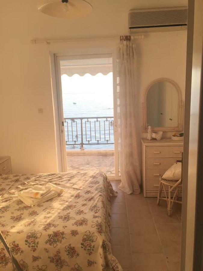 Seafront Maisonette In Fourka Ngoại thất bức ảnh