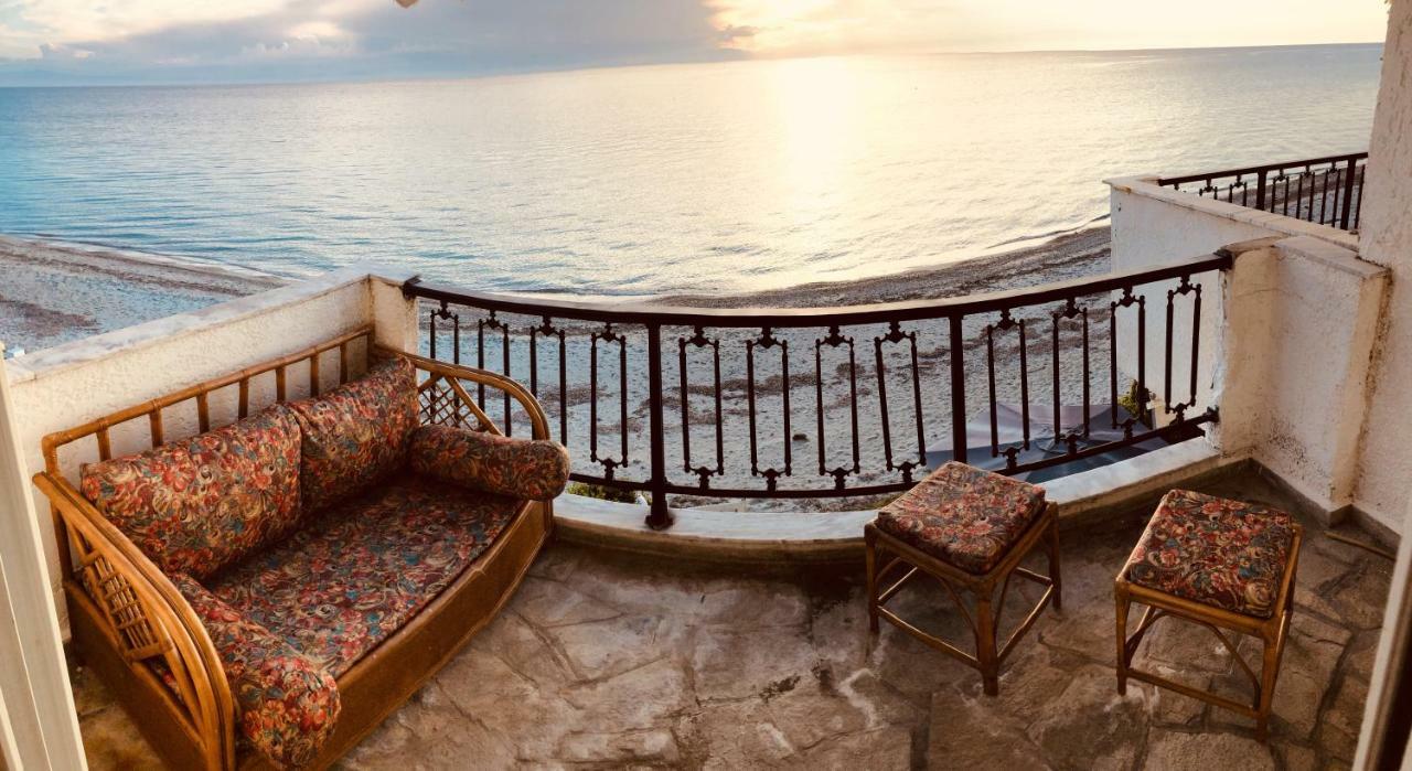 Seafront Maisonette In Fourka Ngoại thất bức ảnh