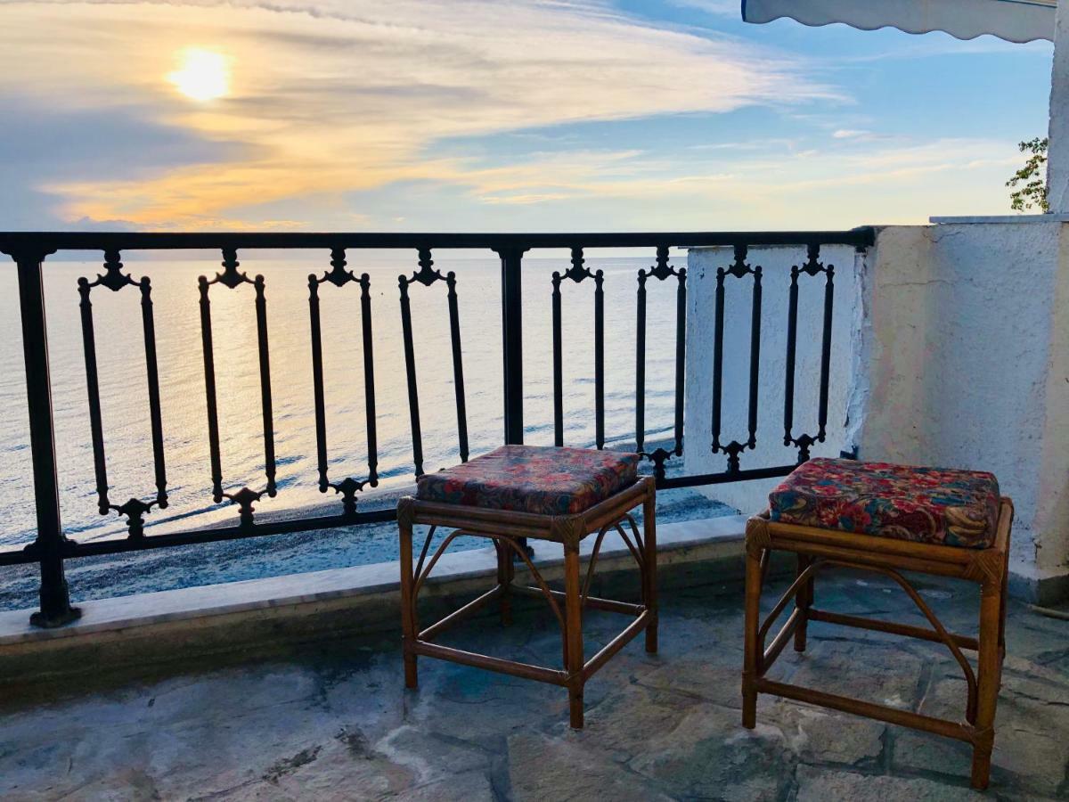 Seafront Maisonette In Fourka Ngoại thất bức ảnh