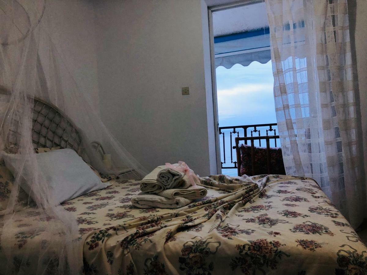 Seafront Maisonette In Fourka Ngoại thất bức ảnh